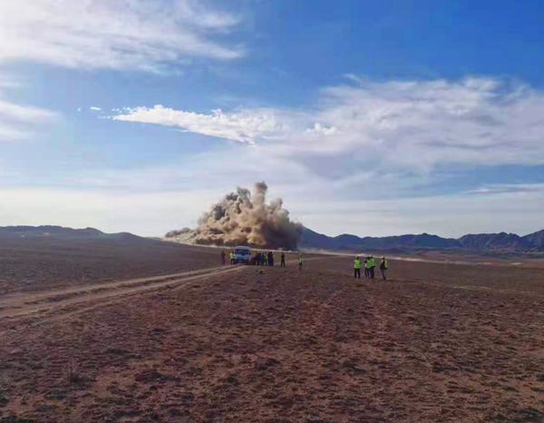 G331線青富阿公路建設項目一標段成功完成首次爆破施工